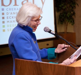 Diana Hunt King at the podium announcing Judith Nadler Vision Fund for the Library