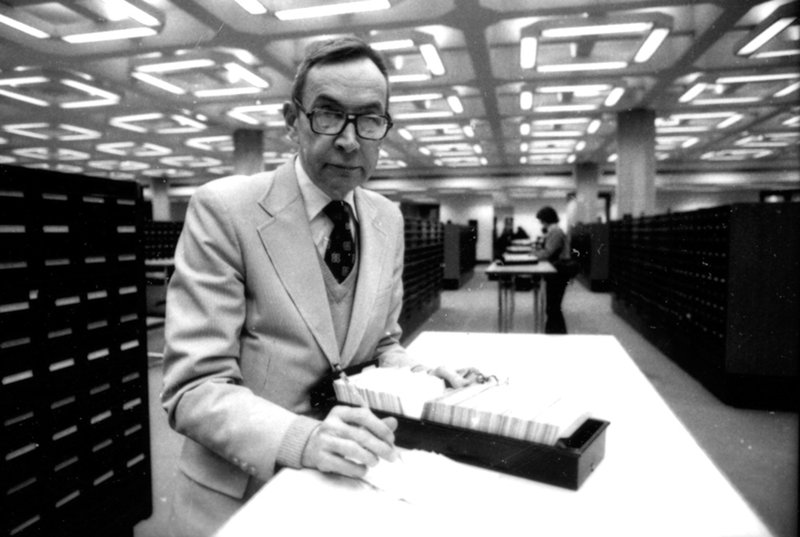 Robert Wordsworth with a drawer from the card catalog