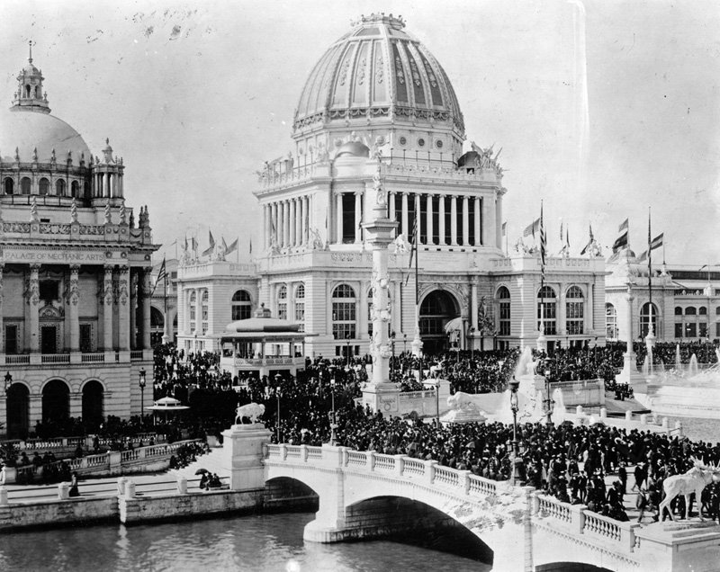 Photograph of the Administration Building and crowds visiting the World's Columbian Exposition in 1893.