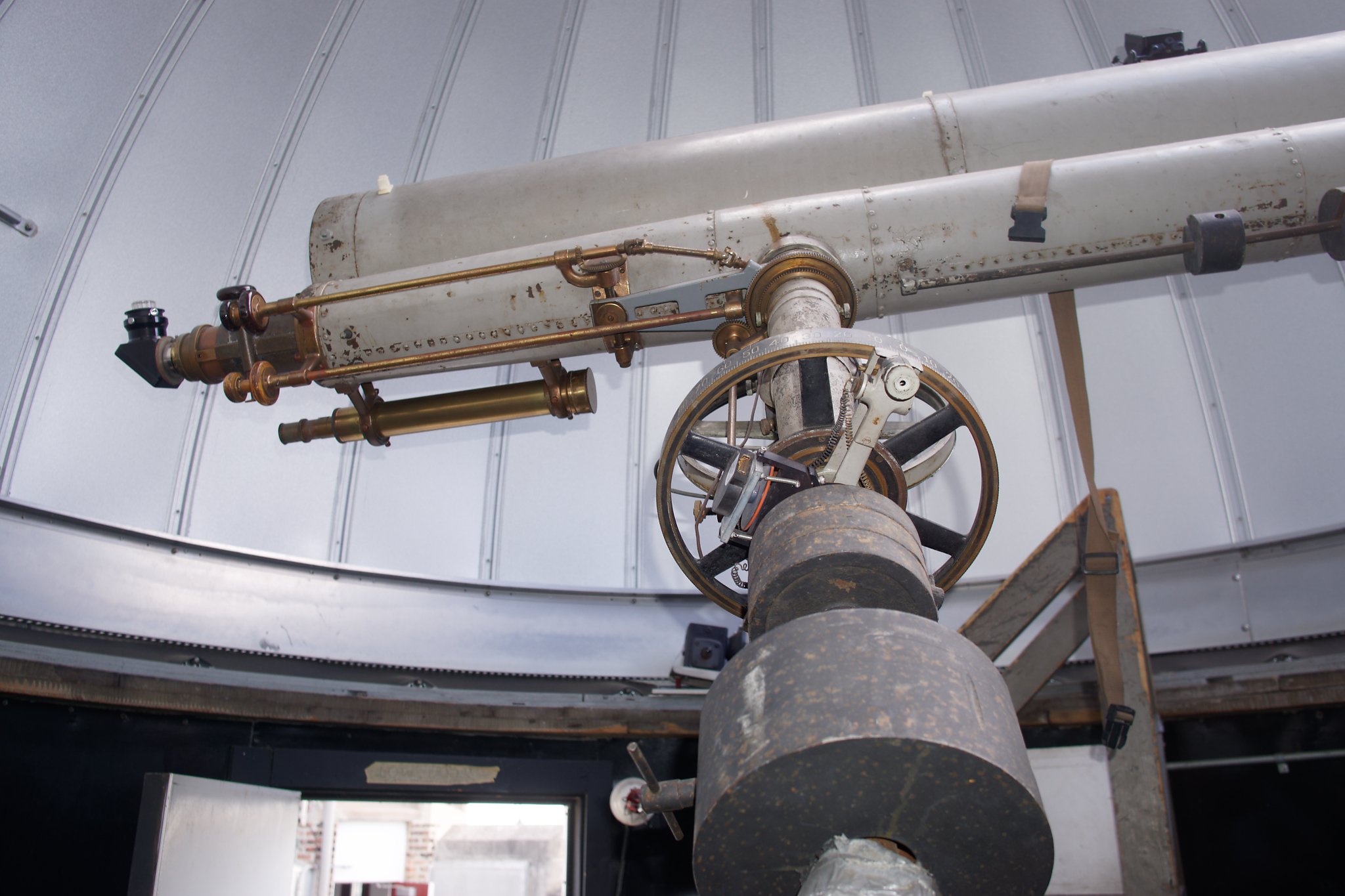 Photo of telescope on the roof of Ryerson